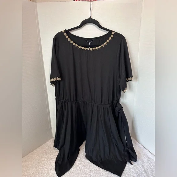 BloomChic Black Tunic with Gold Accents - Picture 4 of 4